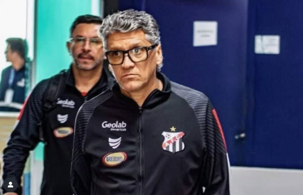 Tecnico do Anápolis Futebol Clube se despede